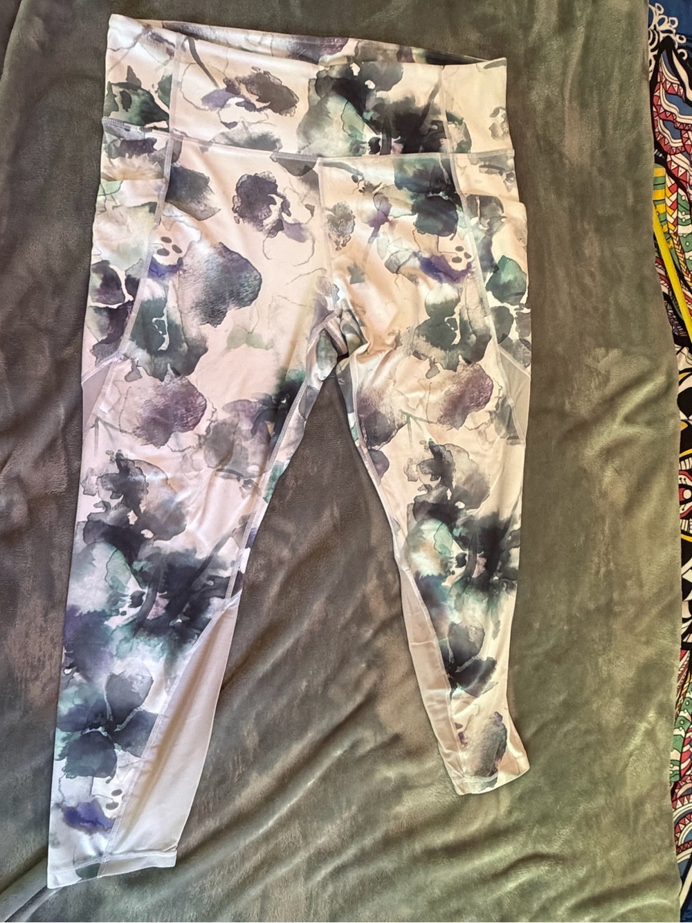 Cropped Athleta Leggings With Mesh Panels